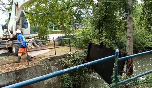 Le demantelement du clapet de Savonniere a Epernon : un premier pas vers la continuité écologique ! Le demantelement du clapet de Savonniere a Epernon : un premier pas vers la continuité écologique !
